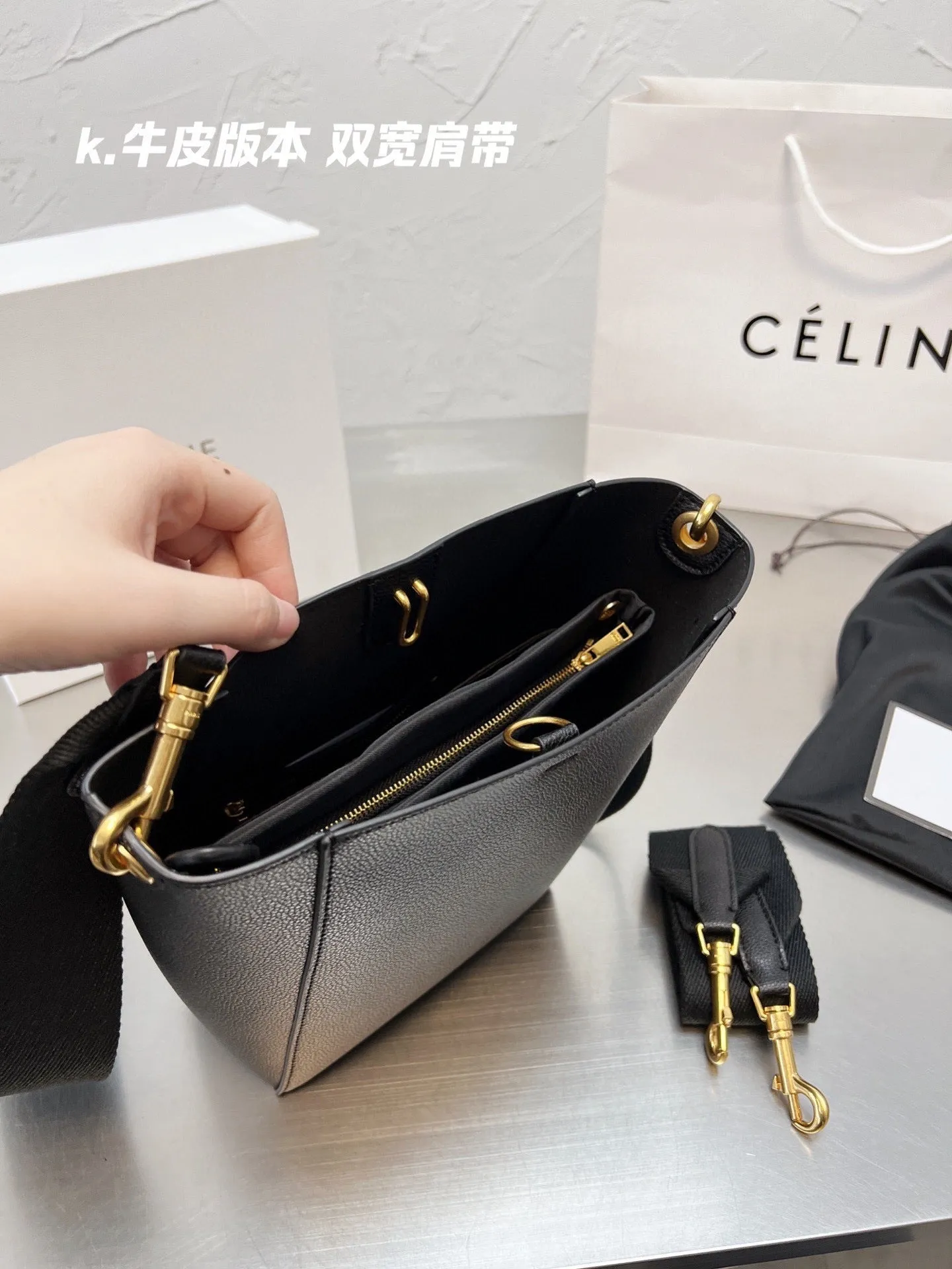 CL099 Sangle Small Bucket Bag / 7 x 10 x 5 IN