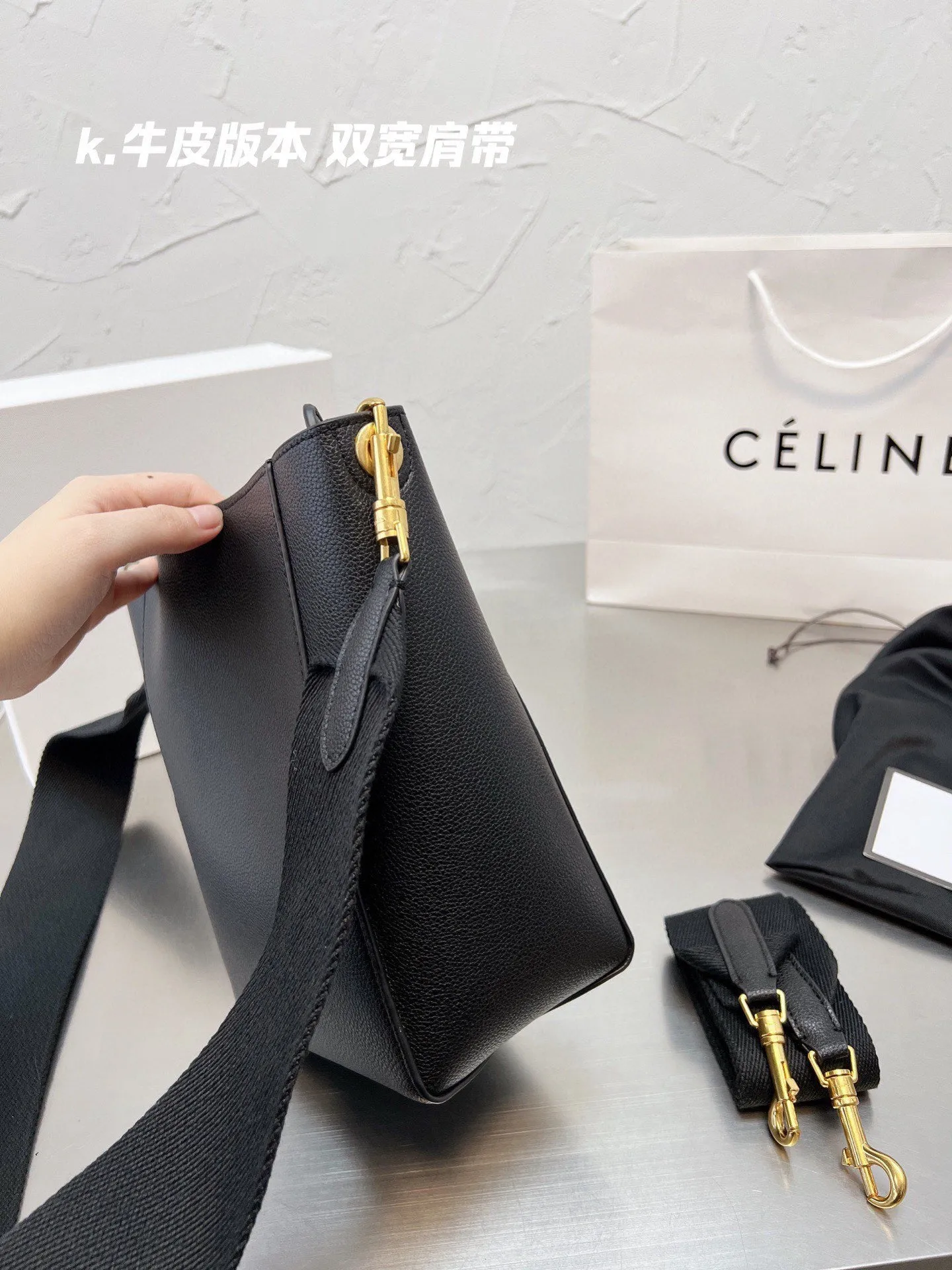 CL099 Sangle Small Bucket Bag / 7 x 10 x 5 IN