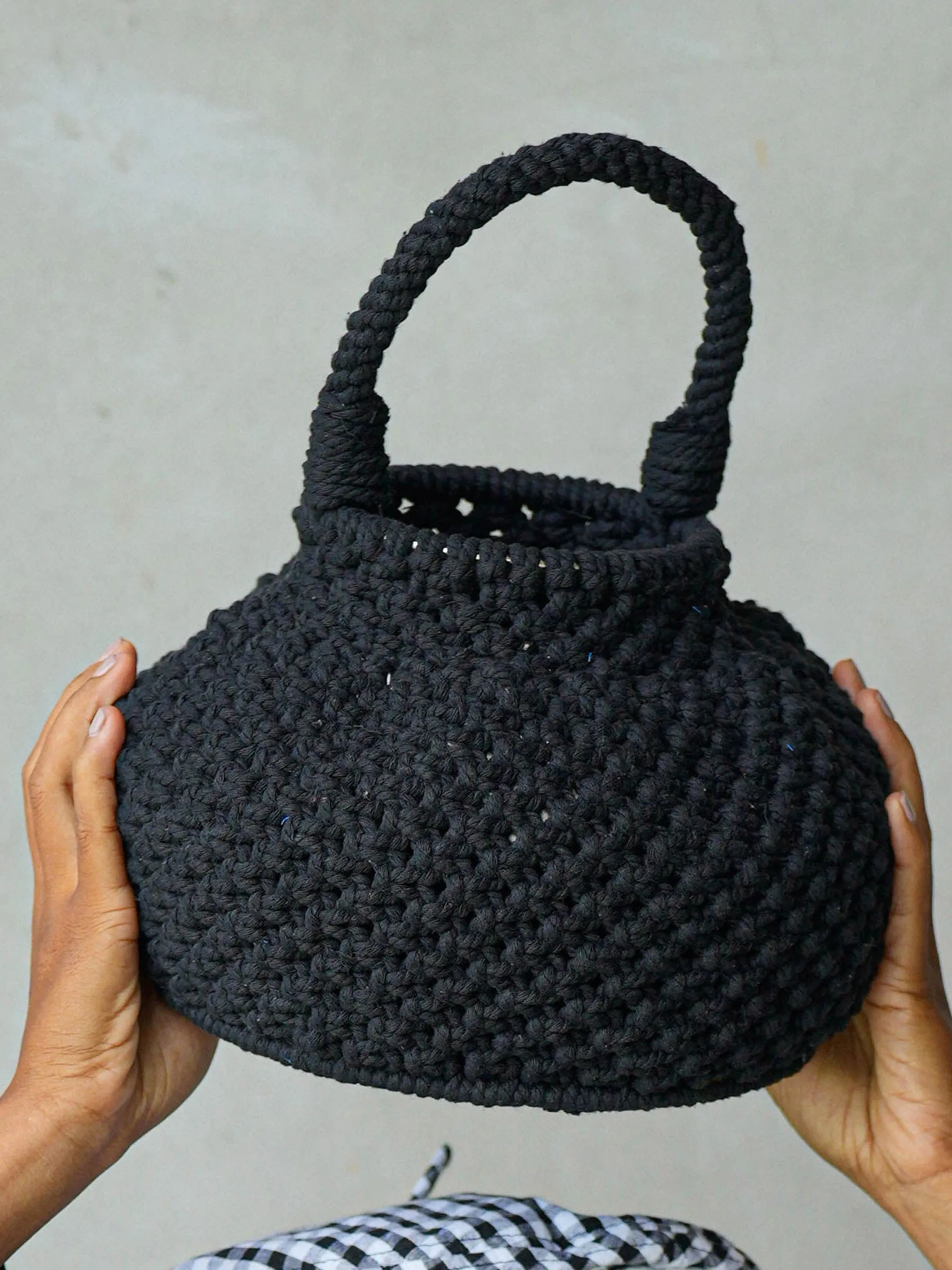 Naga macrame bucket bag in black